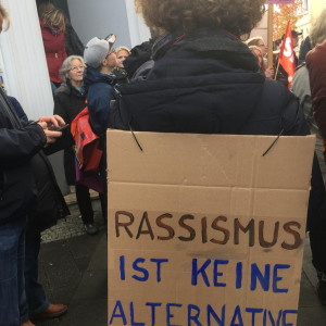 AfD-Gegendemo 27.10.2018, Kreative Plakate - "Rassismus ist keine Alternative!"