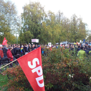 Ankunft an der Weser-Ems-Halle - SPD gut sichtbar.