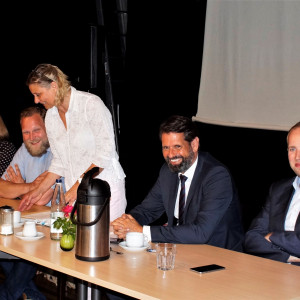 Claudia begrüßt die Gäste