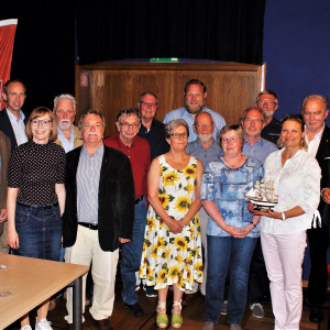 Gruppenfoto mit allen Laudatoren und Jubilaren