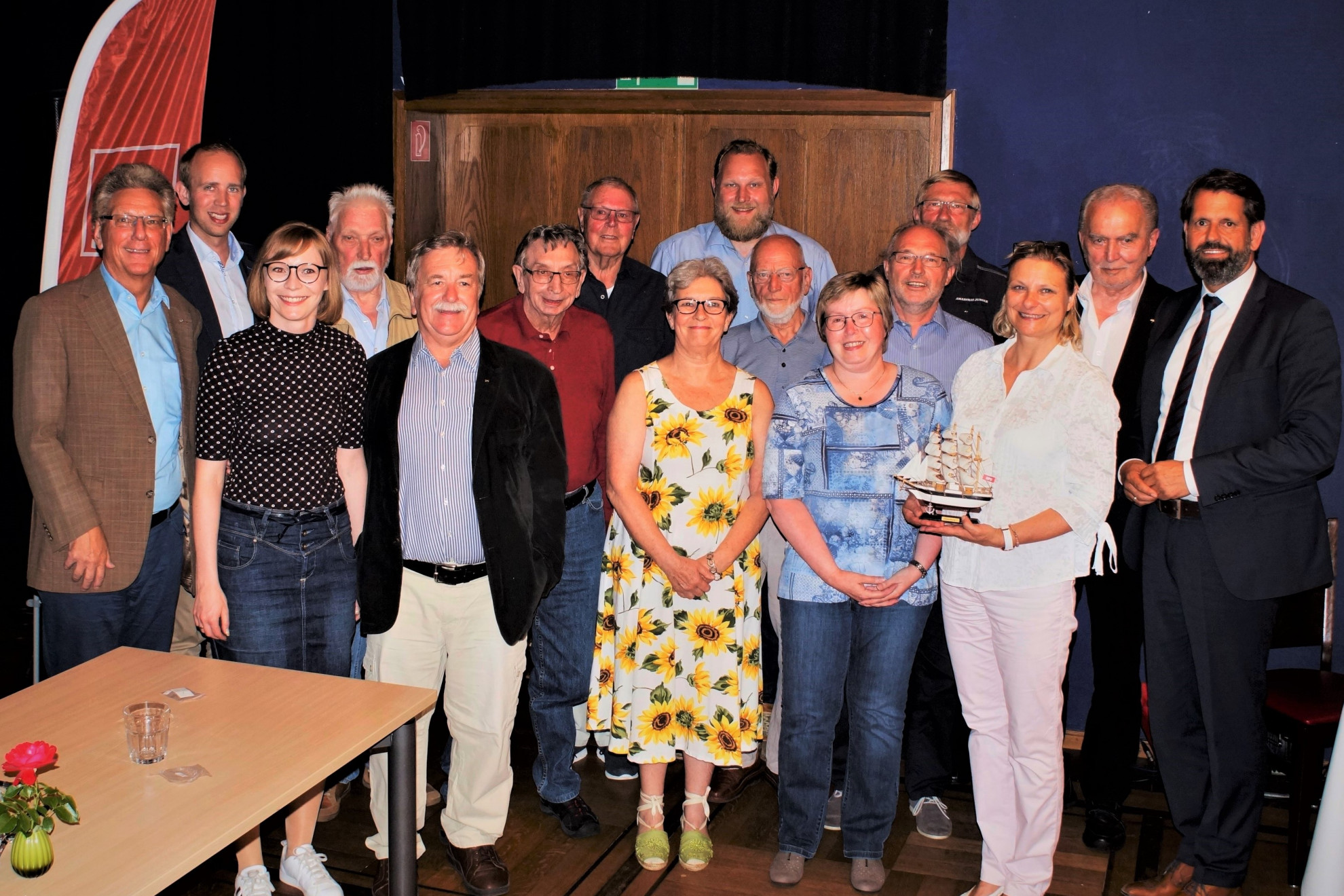 Gruppenfoto mit Laudatoren und Jubilaren